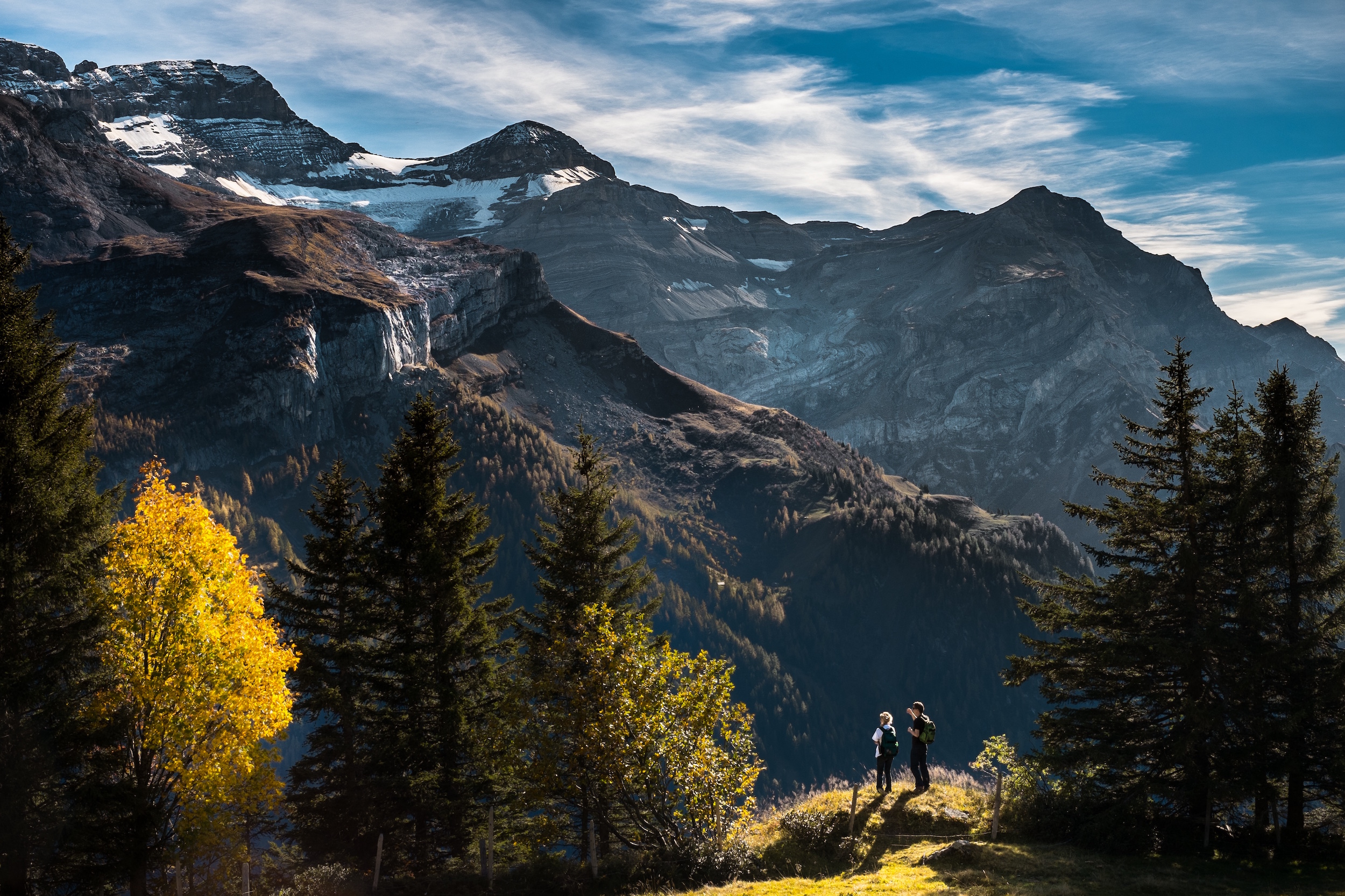 Hikers looking over the horizon. A relaunch of mobile roadie, new adventure in mobile development